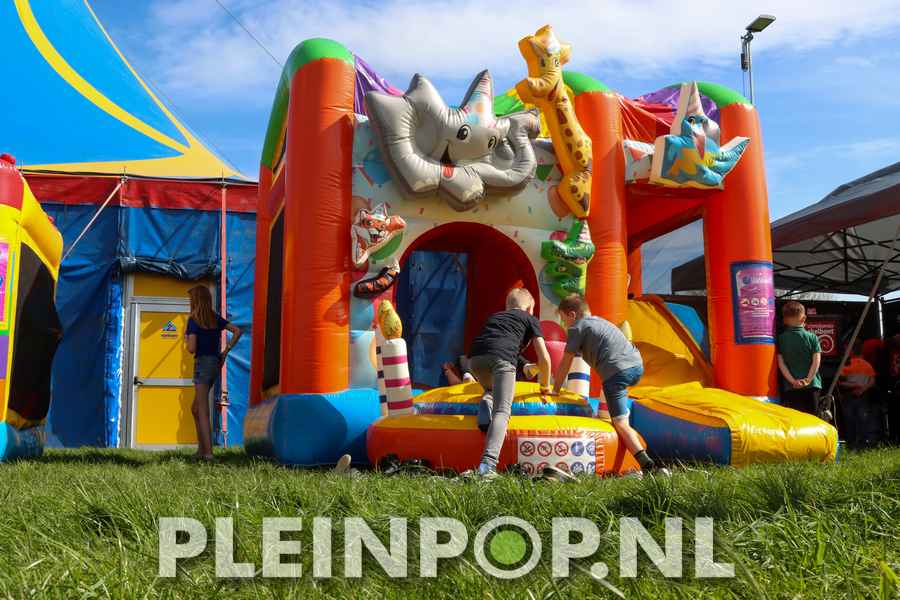 Publiek    Bezoekers (27)